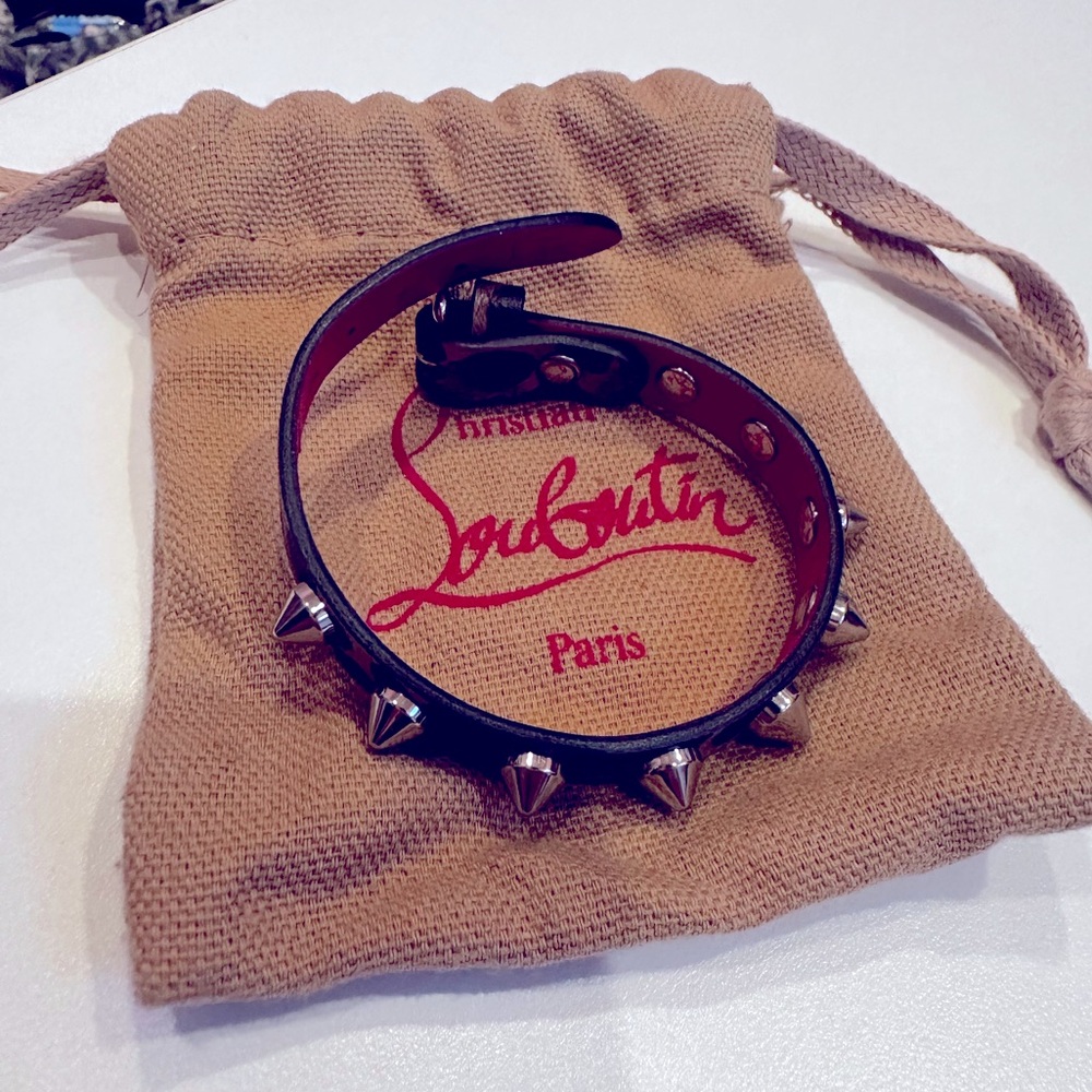 Leopard Christian Louboutin bracelet. Leather. With bags and box.